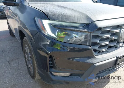 2023 Honda Passport Awd Trailsport z USA, uszkodzony, nr VIN 5FNYF8H63PB008839